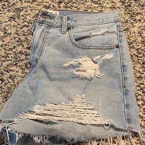 Abercrombie & Fitch Mid Rise Boyfriend Short